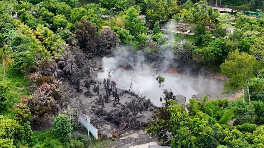 Geyser explosion in El Salvador, geyser explosion at Santa Teresa resort