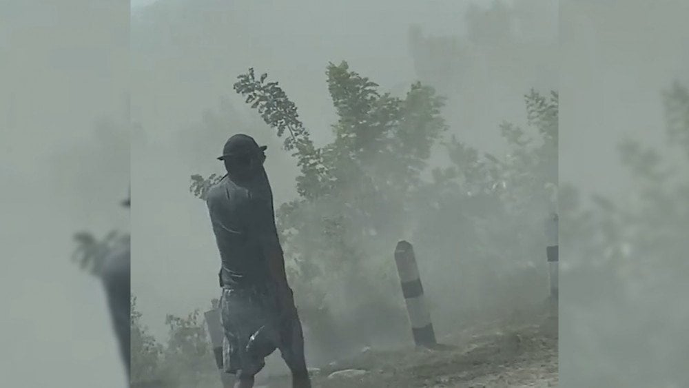 Eruption of a volcano in Indonesia, eruption of Lewotobi volcano, Lewotobi volcano spews ash