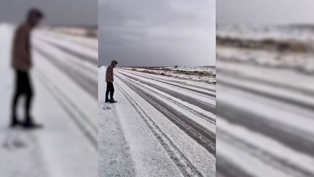 Hail in Australia, anomalous hail in Australia, desert covered with ice in Australia
