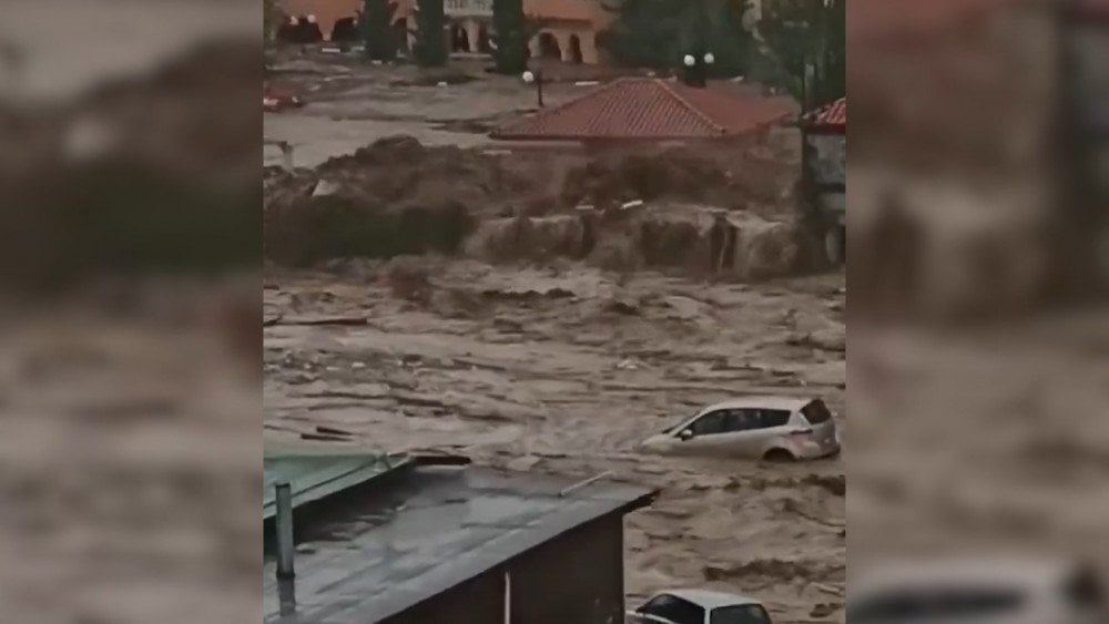 Наводнение в Болгарии, ливни затопили Болгарию, курорты Болгарии затопило