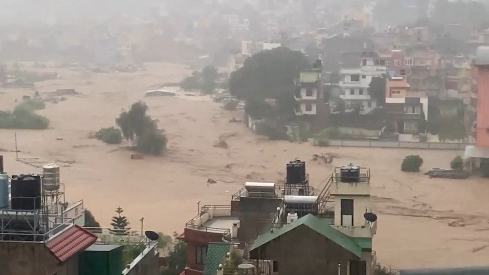 Наводнение в Непале, ливень в Непале, реки вышли из берегов в Непале