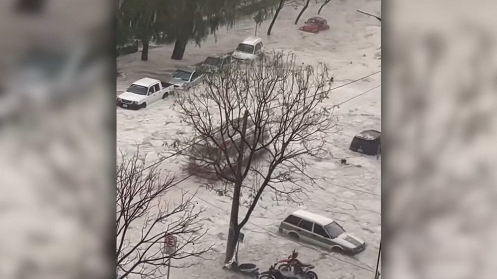 Hail in Bolivia, downpour in Bolivia, heavy rain in Bolivia