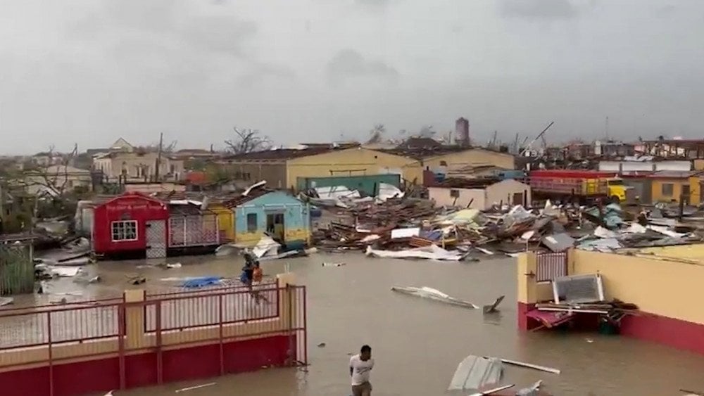 Hurricane Melissa in Jamaica, strong winds in Jamaica, roofs torn off in Jamaica