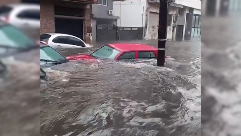 Flooding in Argentina, torrential rain in Argentina, heavy rainfall in Argentina, flooded streets in Buenos Aires