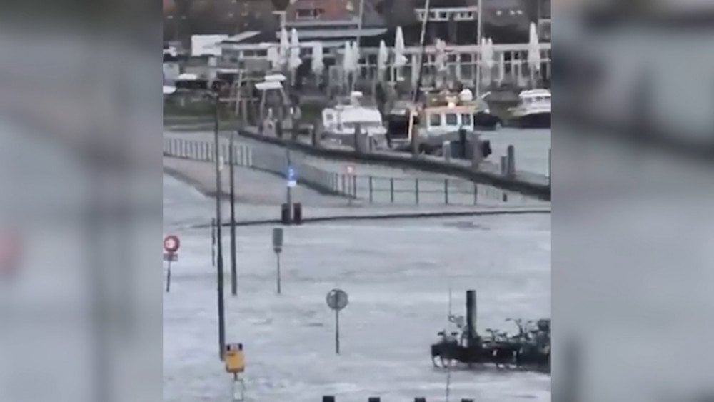 Storm Benjamin in the Netherlands, heavy rain in the Netherlands, waterfront flooded in the Netherlands