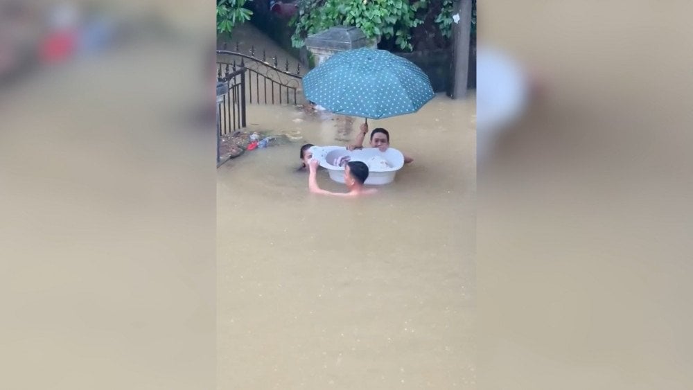 Flood in Vietnam, record downpour in Vietnam, Vietnam underwater