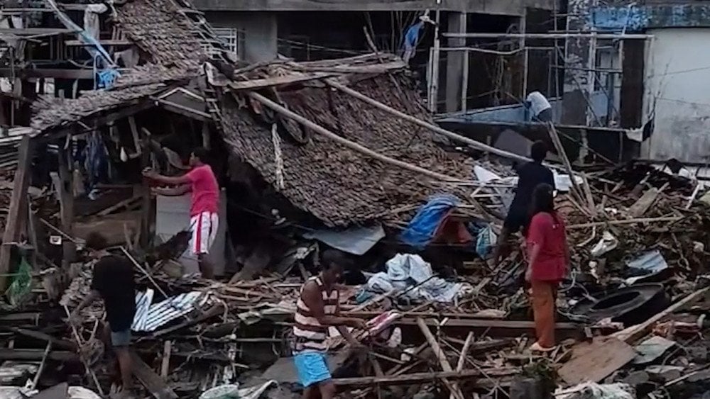Super Typhoon Fung-wong in the Philippines, powerful wind in the Philippines, destruction after the typhoon in the Philippines
