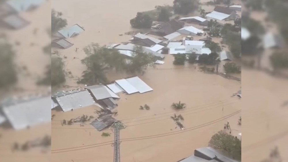 Наводнение во Вьетнаме, ливень во Вьетнаме, проливной дождь во Вьетнаме, Вьетнам затопило