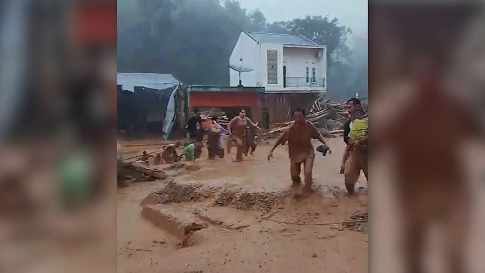 Катастрофа в Индонезии, наводнение в Индонезии, экстремальные дожди в Индонезии, наводнение Суматра