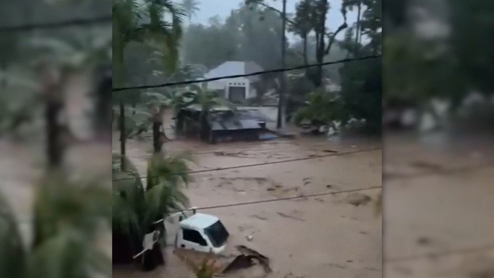 Катастрофа в Индонезии, наводнение в Индонезии, экстремальные дожди в Индонезии, наводнение Суматра