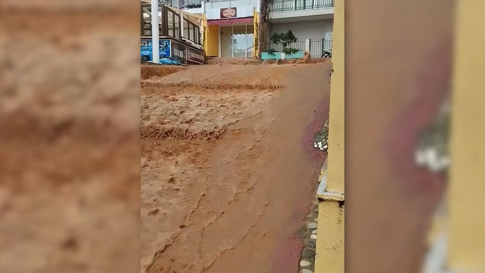 Шторм Адель в Греции, ливень в Греции, наводнение в Греции