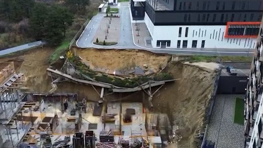 Оползень в Сербии, ливень в Сербии, оползень на строительной площадке в Сербии