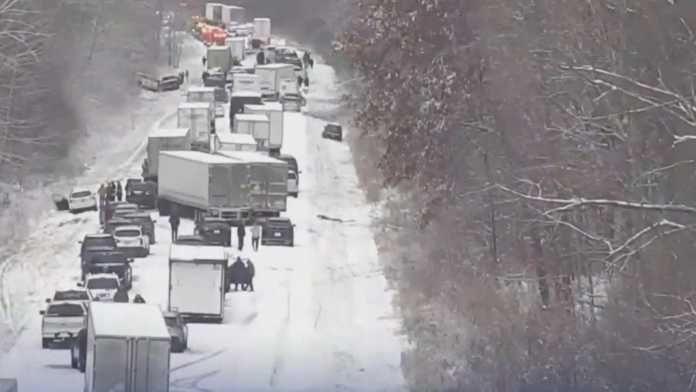 Зимний шторм США, снегопад в США, массовые аварии на дорогах в США