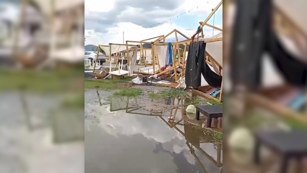 Storm in Argentina, strong winds in Argentina, wind destroyed a Christmas fair in Argentina
