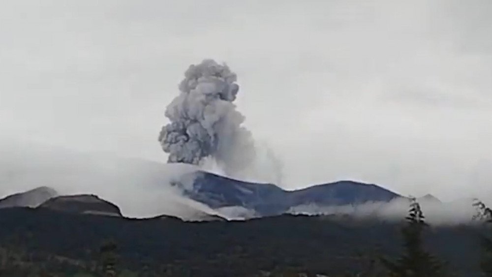 Puracé Volcano, volcanic eruption in Colombia, volcanic activation