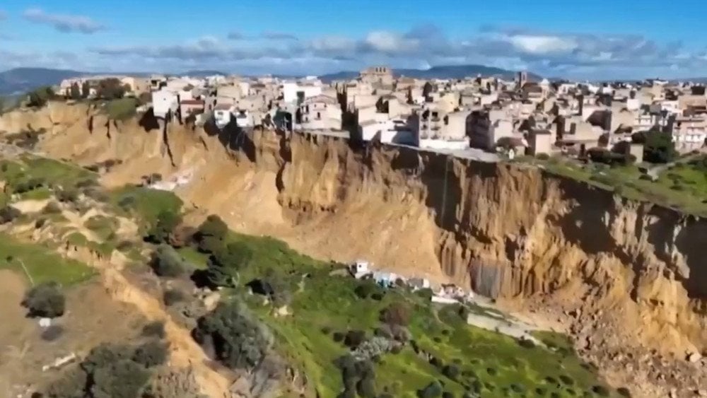 Landslide in Niscemi, landslide in Sicily, large-scale landslide in Italy
