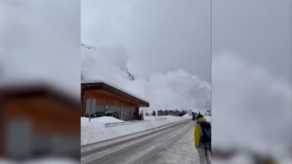 Сход лавины в Швейцарии, лавина на горнолыжном курорте в Швейцарии