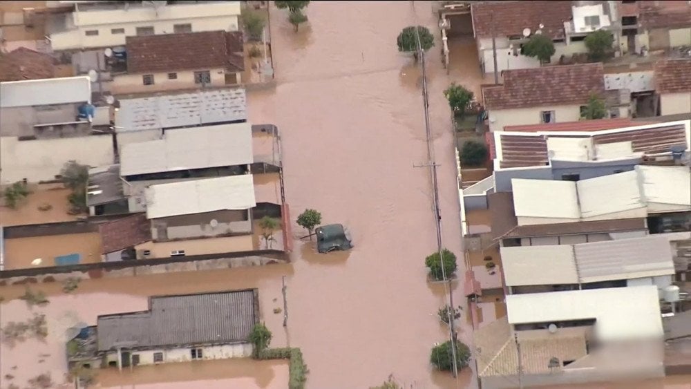 Масштабное наводнение в штате Минас-Жерайс, Бразилия, число погибших в результате наводнения в Бразилии, последствия наводнения в Бразилии