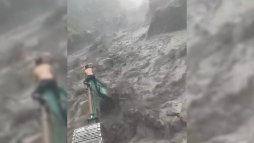 Проливные дожди в Индонезии, со склонов Мерапи сошёл лахар в Индонезии