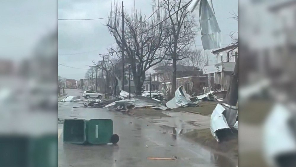 Торнадо в США, сильный ветер в США, последствия сильного ветра в США