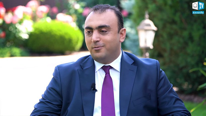 Vahan Hovhannisyan, politik, politológ